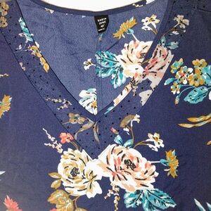 SOLD***💋SHEIN Floral V-Neck Blouse - Navy and Multicolor 4X PTP 28 "